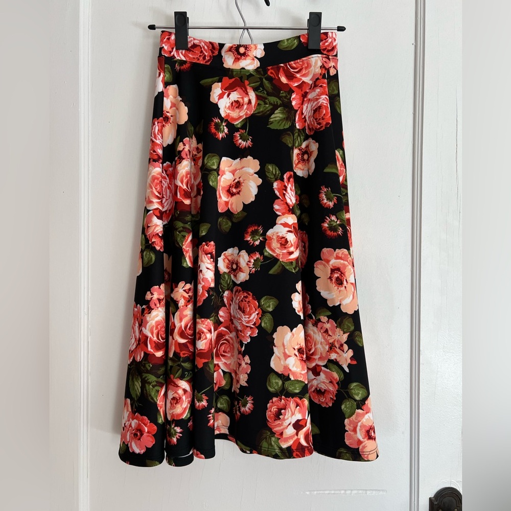 Stretchy A-line Floral Black Skirt | Size S